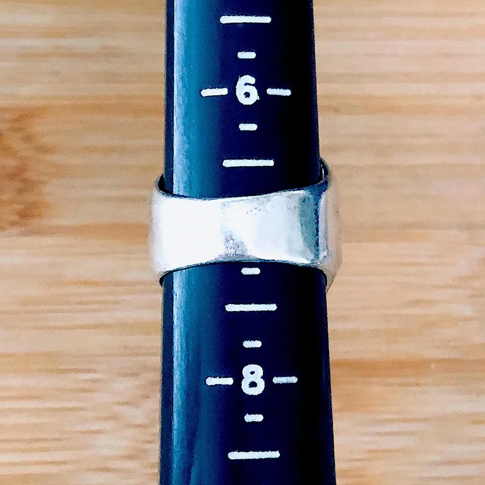 $64  Designer Estate Ring  Sterling Silver  Size 7  Hallmarked SU 925